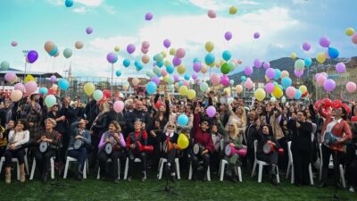 Gemlik Belediyesi, kanseri yenerek herkese örnek olan Sudenur için Gemlikspor’un