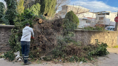 Bursa’da etkili olan şiddetli rüzgâr nedeniyle birçok olumsuz olay meydana