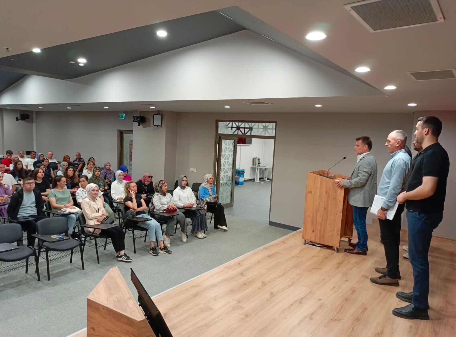 35693 M T Y4 N D E2 Zj 1