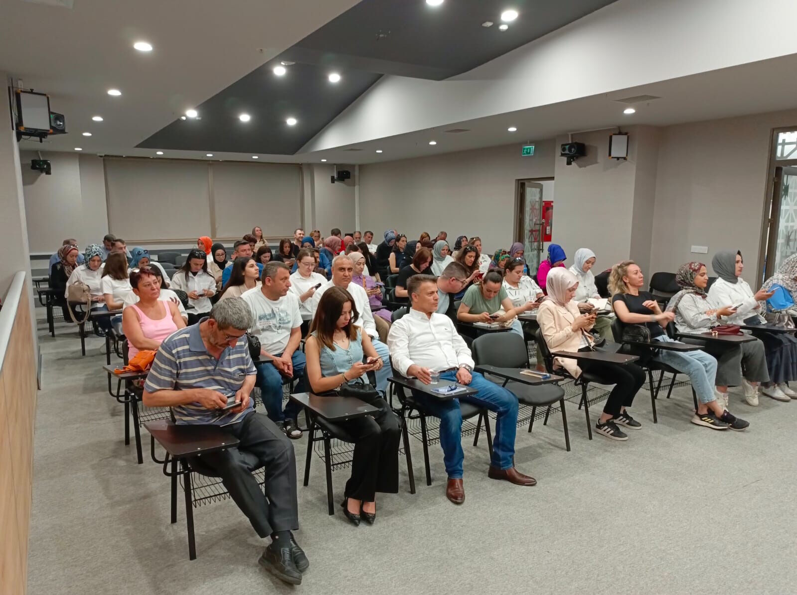 35693 M T Y4 N D E2 Zj 2