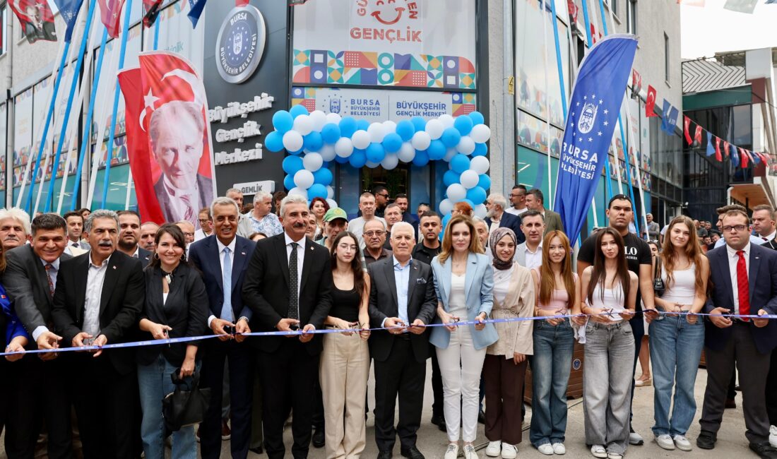 Bursa Büyükşehir, gençler için Gemlik’e Gençlik Merkezi kazandırdı. Açılışta konuşan