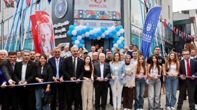 Bursa Büyükşehir, gençler için Gemlik’e Gençlik Merkezi kazandırdı. Açılışta konuşan