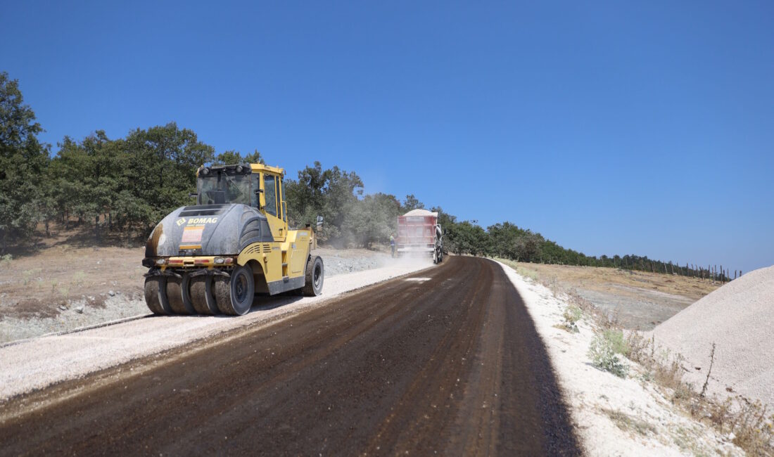 Büyükşehir Belediyesi, ‘Eşit hizmet’ ilkesiyle Mustafakemalpaşa’da 32 km’lik kırsal yolu