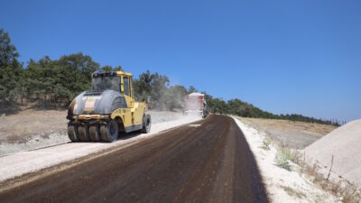 Büyükşehir Belediyesi, ‘Eşit hizmet’ ilkesiyle Mustafakemalpaşa’da 32 km’lik kırsal yolu