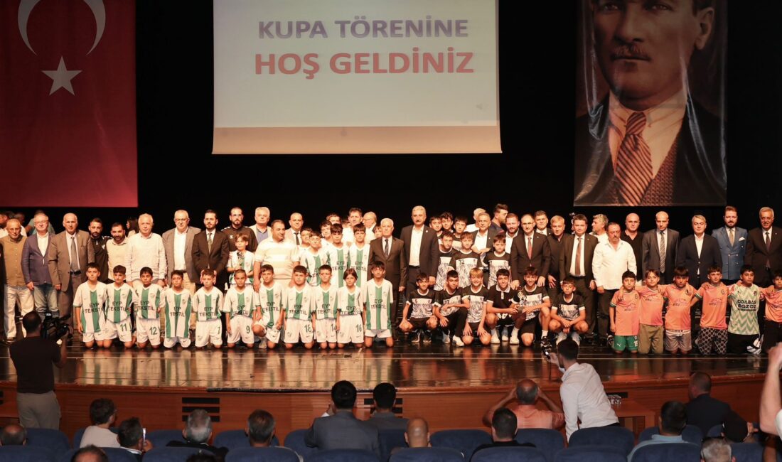 Bursa Amatör Spor Kulüpleri Federasyonu 2024-2025 Futbol Müsabakaları Kupa Töreni'nde