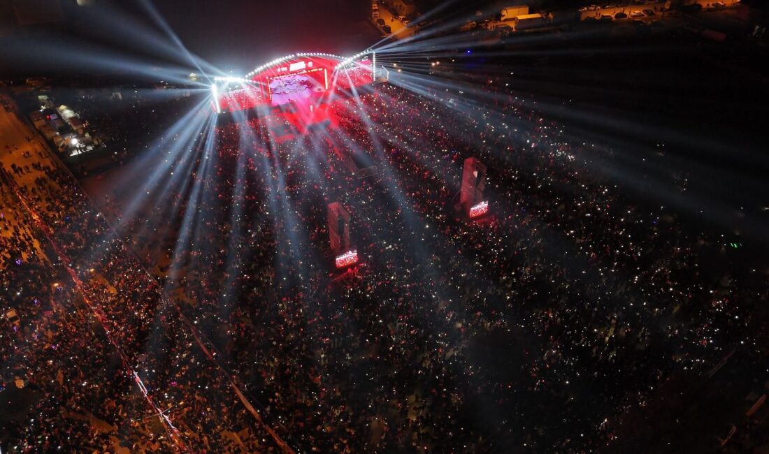 Bursa Büyükşehir Belediyesi ve Nilüfer Belediyesi tarafından düzenlenen “Cumhuriyet Yürüyüşü”ne