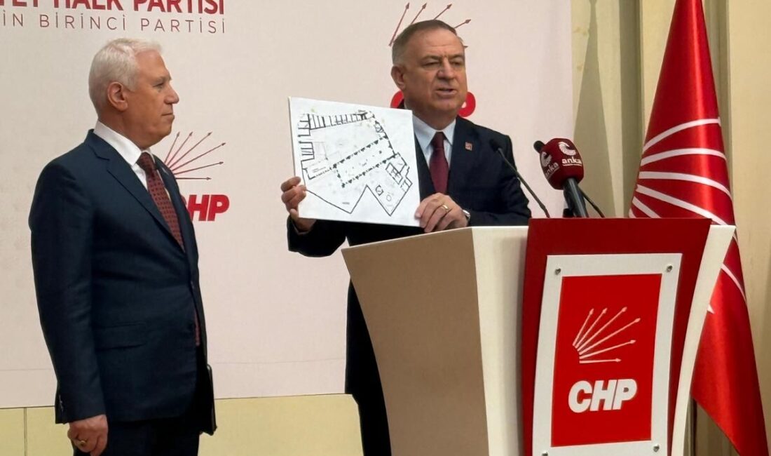 Bursa Büyükşehir Belediye Başkanı Mustafa Bozbey, CHP’li Gökan Zeybek’le düzenlediği