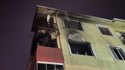 Bursa'nın Karacabey ilçesinde evde çıkan yangında 1'i çocuk 3 kişi