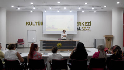 Osmangazi Belediyesi, velilerin kitaplara farklı bir gözle bakabilmesi ve çocuklarına