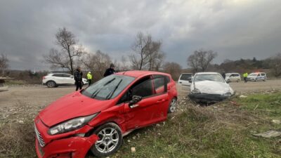 Polisten kaçan şahıslar kazaya sebebiyet verdiler.