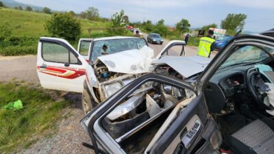 Karaorman ile Hamidiye Mahallesi arasındaki yolda iki araç kafa kafaya