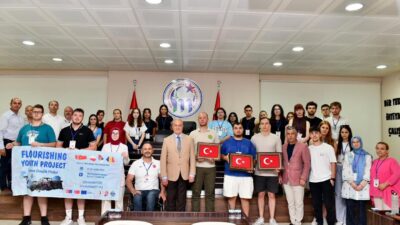 Başkan Şükrü Erdem, Erasmus+ kapsamında dört ülkeden gelen gençleri Belediye