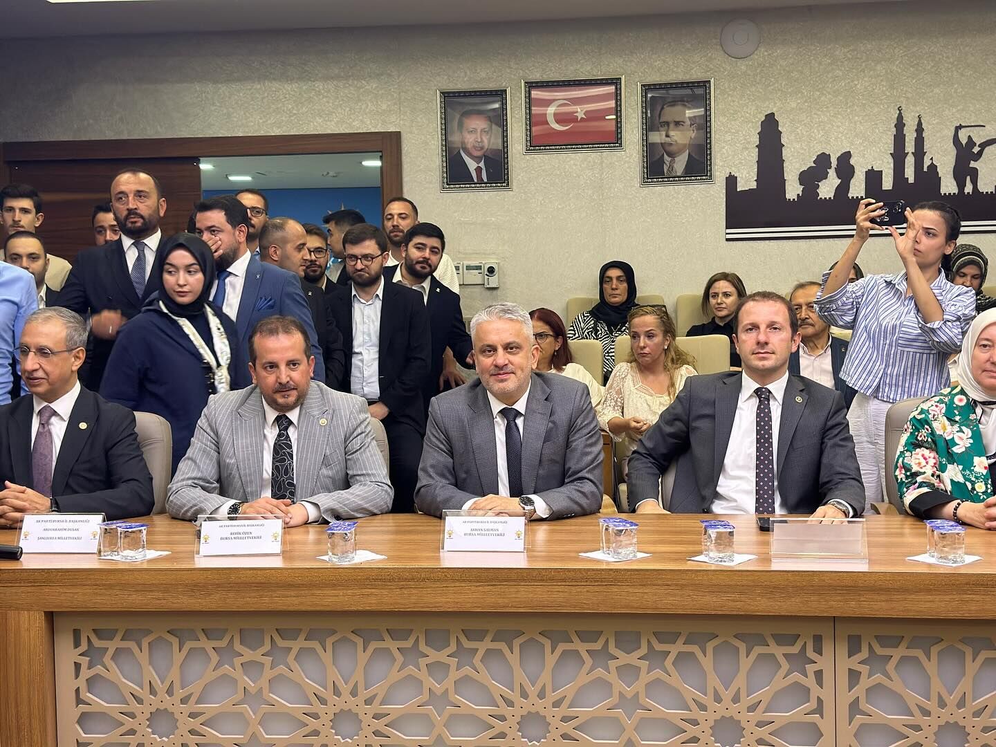 537513331 18333809515200412 360515264407860937 N