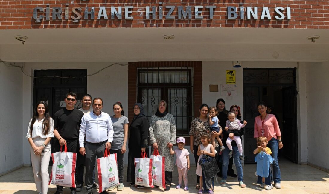 Osmangazi Belediyesi, kırsal mahallelerdeki ihtiyaç sahibi çocuklara bayramlık kıyafet dağıtarak