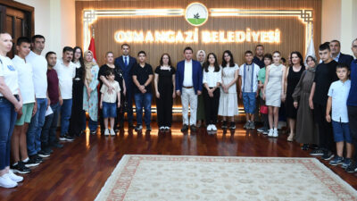 Osmangazi Belediye Başkanı Erkan Aydın, LGS ve YKS’ye dijiders ile