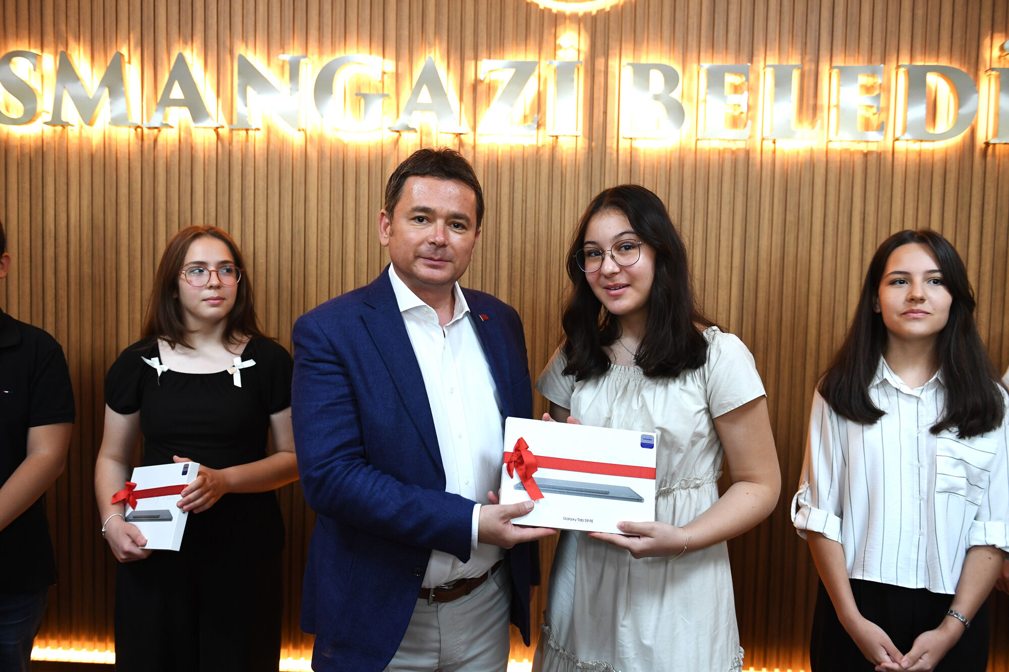 6890656Fb6509582985112