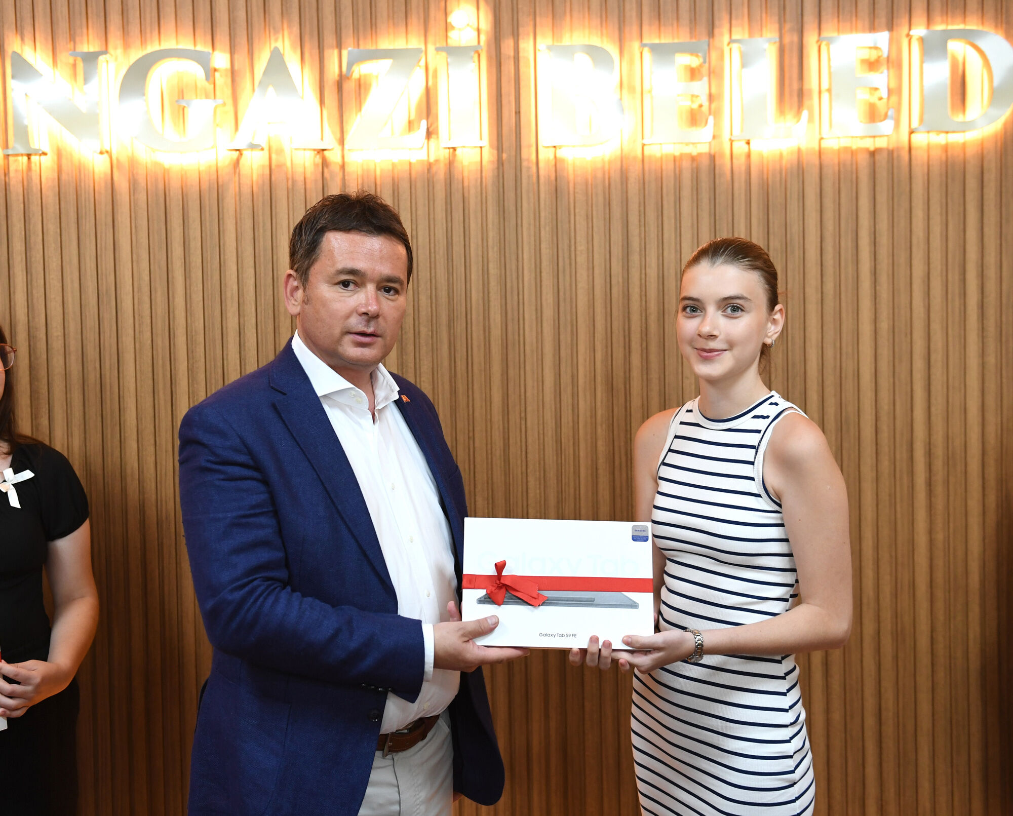 689065717352E764518434