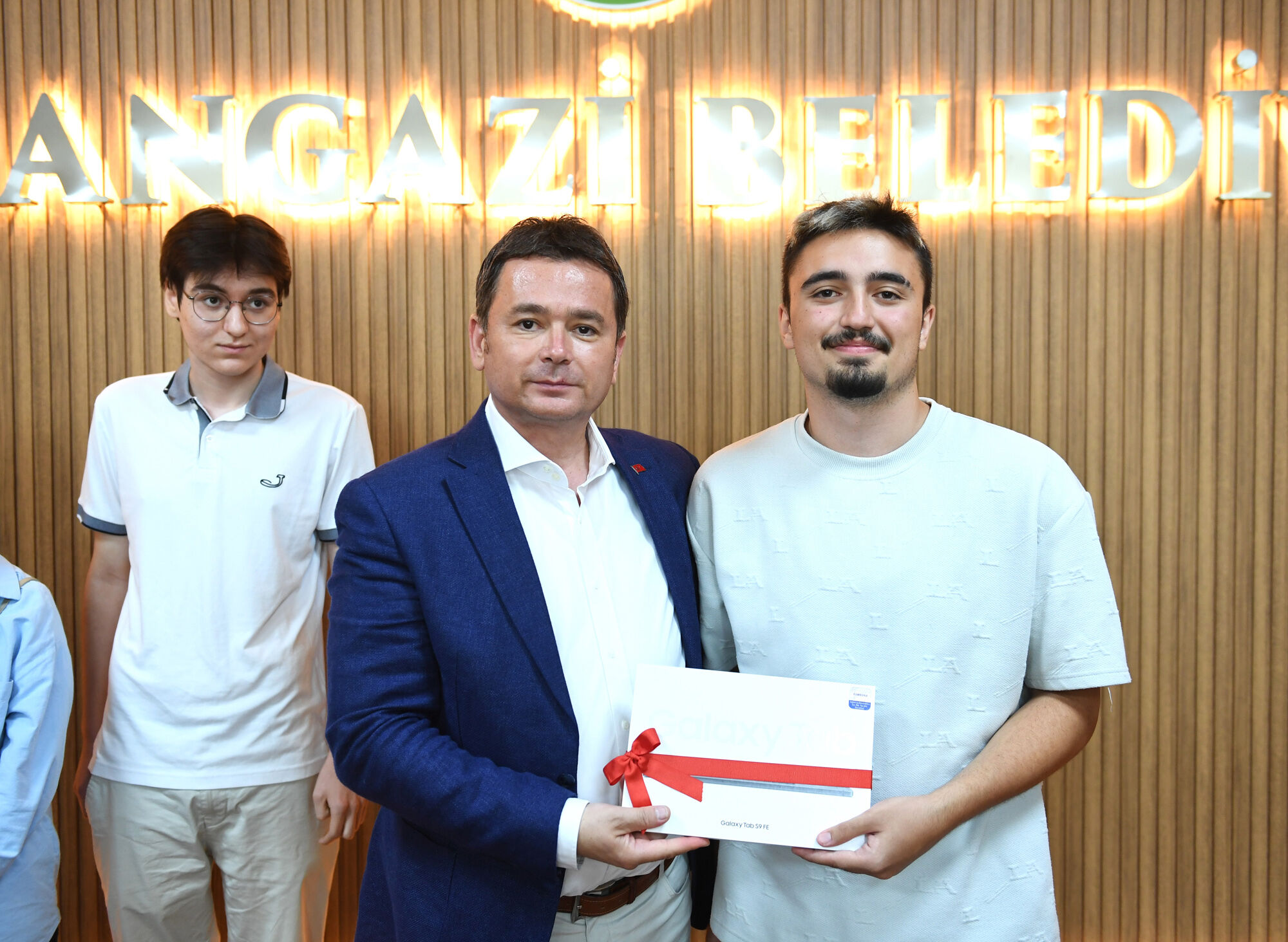 689065735Eae6816344405