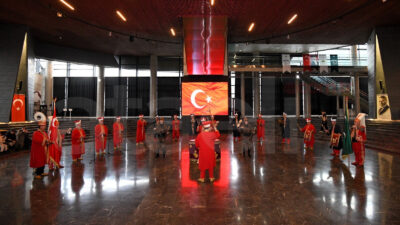 Tarihi Mehter Takımı ve Bursa Tahtakıran Kılıç Kalkan Ekibi, geçmişin