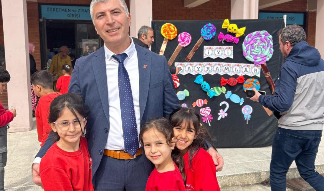 Bursa’nın Mustafakemalpaşa ilçesinde bulunan Mehmet Akif Ersoy İlkokulu, Ramazan Bayramı