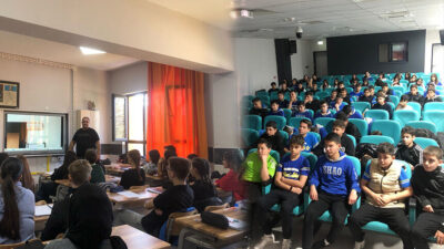 Mustafakemalpaşa’da öğrenci ve velilere mesleki eğitimin önemi anlatıldı, liselerdeki alanlar