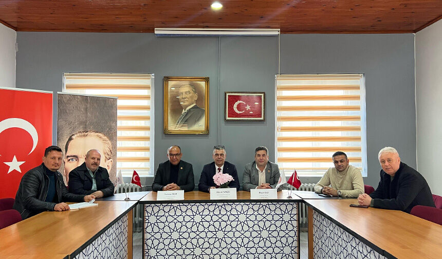 Mustafakemalpaşa Muhtarlar Derneği olağan kongresi öncesi, PAŞADER Başkanı Murat Tunçel,