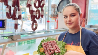 Bursa’nın Mustafakemalpaşa ilçesinde zincir marketlerden birinde kasap olarak görev yapan