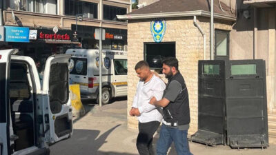 Gençlere *yuşturucu sattığı belirlenen şüpheli Y.Y., Mustafakemalpaşa’da polis ekiplerince suçüstü