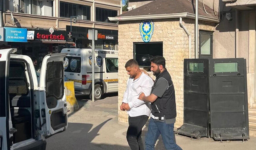 Gençlere *yuşturucu sattığı belirlenen şüpheli Y.Y., Mustafakemalpaşa’da polis ekiplerince suçüstü