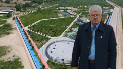 Zafer Partisi Mustafakemalpaşa İlçe Başkanı Göksel Şenkuyumcu, açılmayan Millet Bahçesi'nin