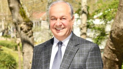 Mustafakemalpaşa Belediye Başkanı Şükrü Erdem, 11 Mayıs Anneler Günü dolayısıyla