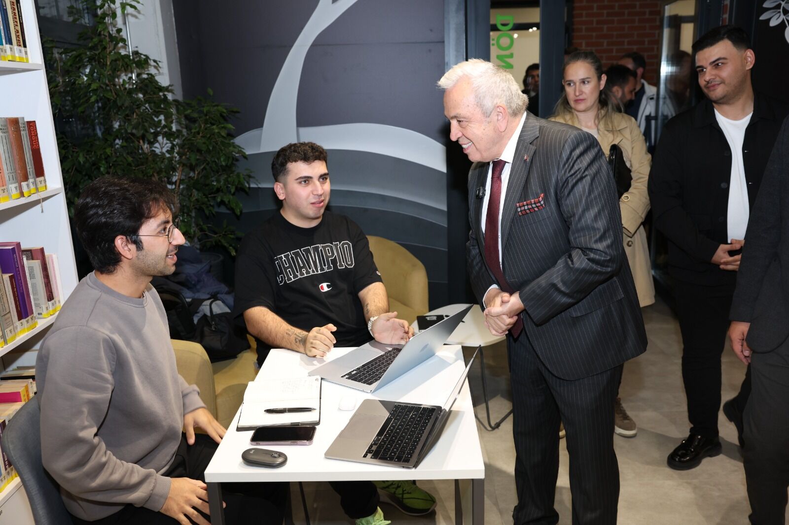 Başkan Şadi Özdemir’den Üniversitelilere Vize Morali 20112025 04