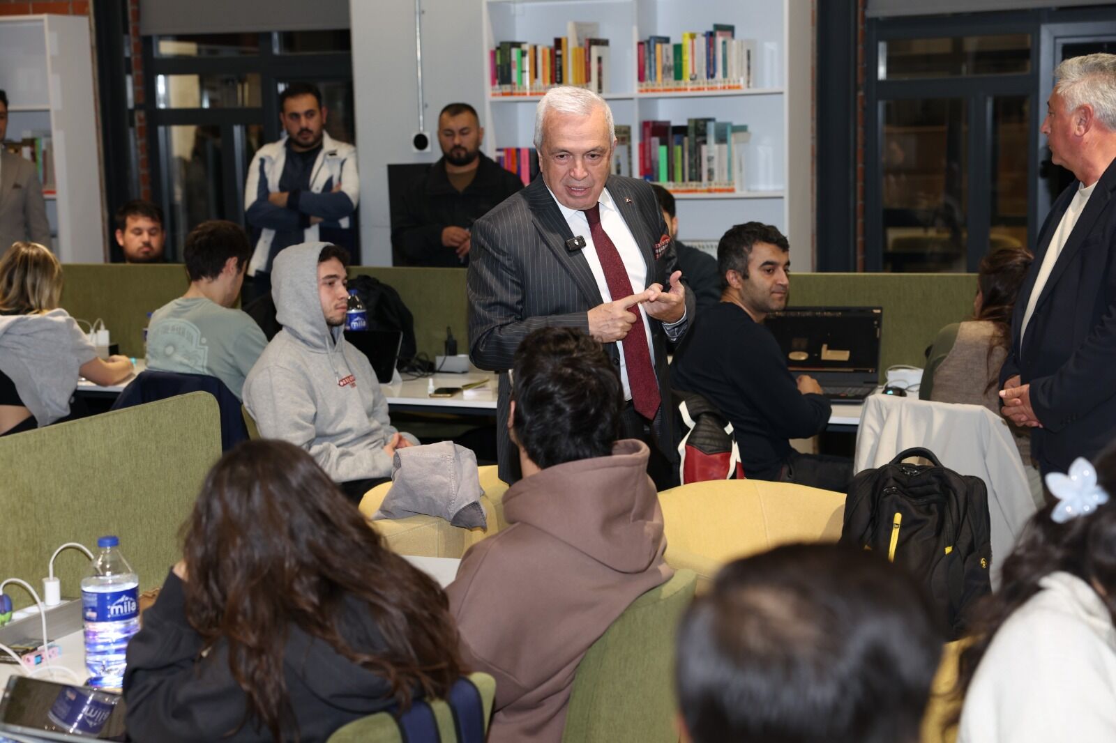 Başkan Şadi Özdemir’den Üniversitelilere Vize Morali 20112025 06