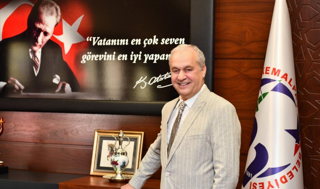 Mustafakemalpaşa Belediye Başkanı Şükrü Erdem, 30 Ağustos Zafer Bayramı dolayısıyla