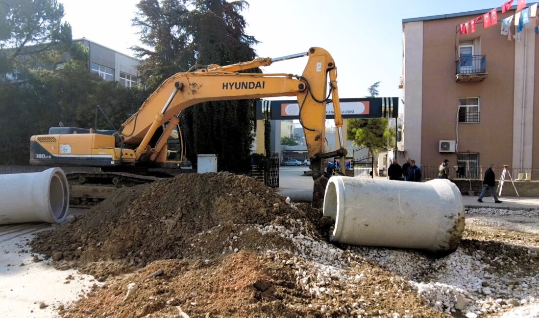Mustafakemalpaşa’da altyapı yenileme süreci hız kesmeden sürüyor.