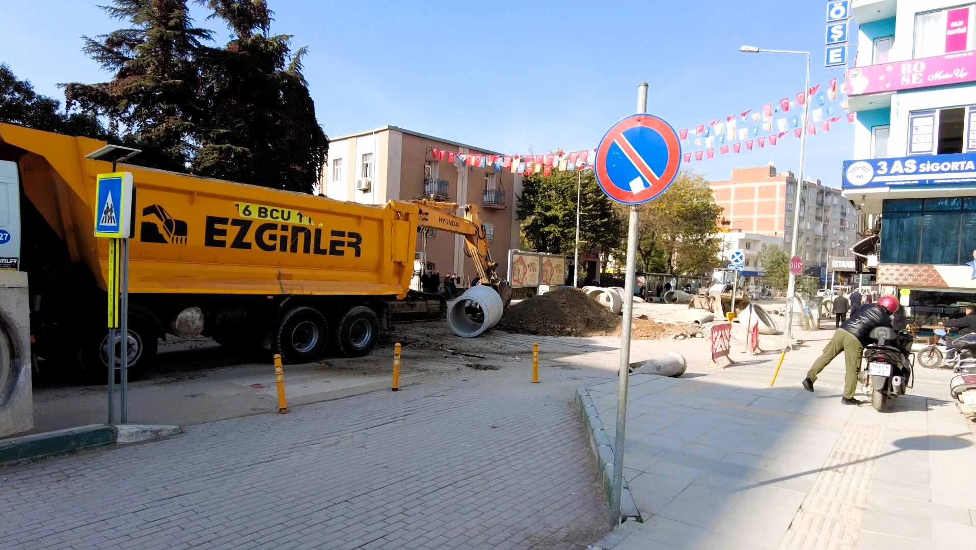 Bursa Caddesi̇ Altyapi 2. Etap Çalişmalari Başladi (3)