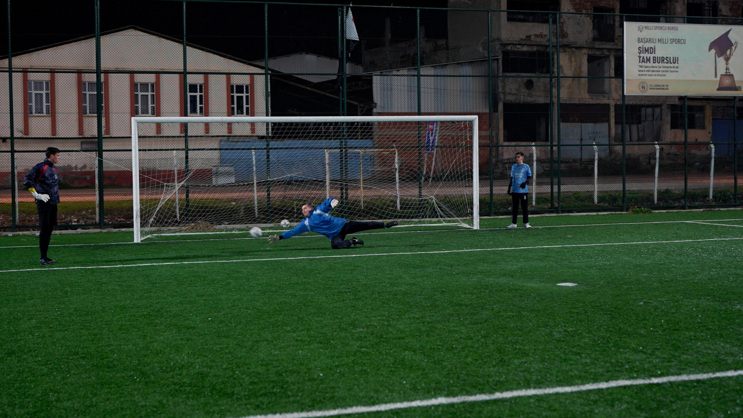 C0007.00 04 37 04. Still011