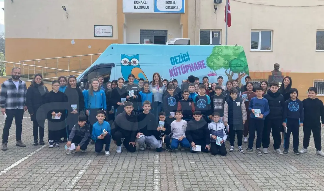 Nilüfer Belediyesi’nin düzenlediği “Çocuklara Kitap Söyleşileri”nin konuğu Melis Sena Yılmaz