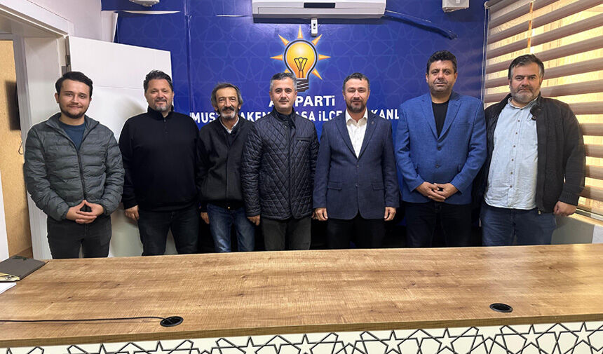 AK Parti İlçe Başkanı Mutlu Turgut, basın mensuplarıyla bir araya