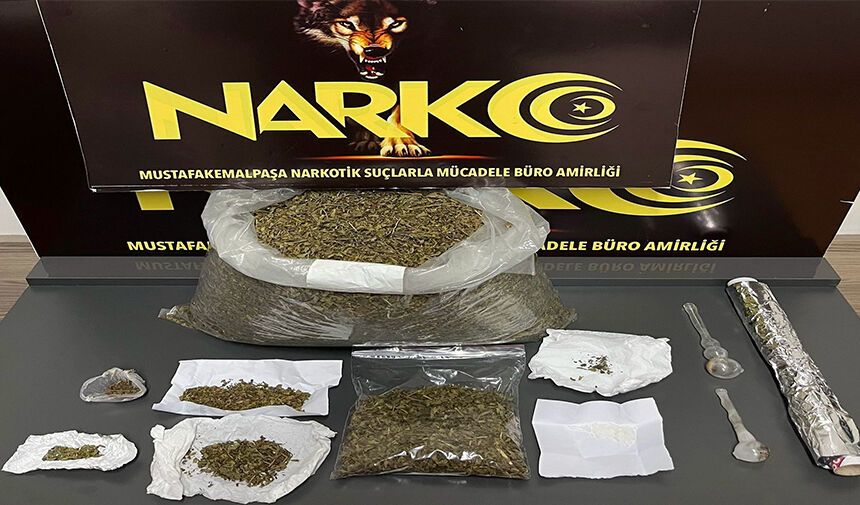 Mustafakemalpaşa Narkotik Suçlarla Mücadele Büro Amirliğince İlçemiz Hamzabey mahallesinde bir