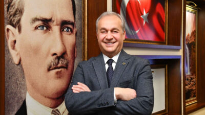 Mustafakemalpaşa Belediye Başkanımız Şükrü Erdem, 29 Ekim Cumhuriyet Bayramı dolayısıyla