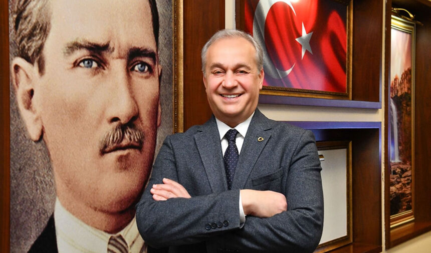 Mustafakemalpaşa Belediye Başkanımız Şükrü Erdem, 29 Ekim Cumhuriyet Bayramı dolayısıyla