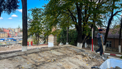 İlçemizde uzun süredir bakıma muhtaç halde bulunan ilçe şehitliğinde kapsamlı