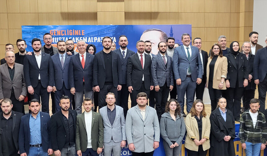 AK Parti Mustafakemalpaşa İlçe Gençlik Kolları 7. Olağan Kongresi'ni büyük