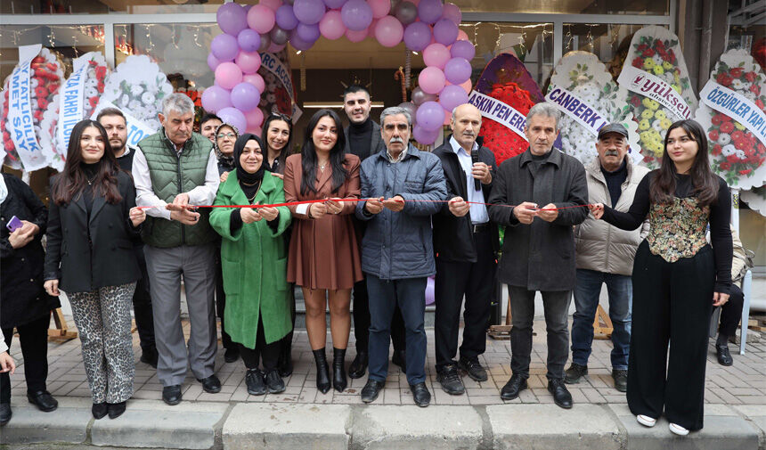 Parla Event & Party Shop, Hamzabey Mahallesi'nde açıldı ve yılbaşı,