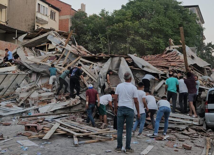 AFAD: Balıkesir’in Sındırgı ilçesinde saat 19.53’te 6.1 büyüklüğünde deprem meydana