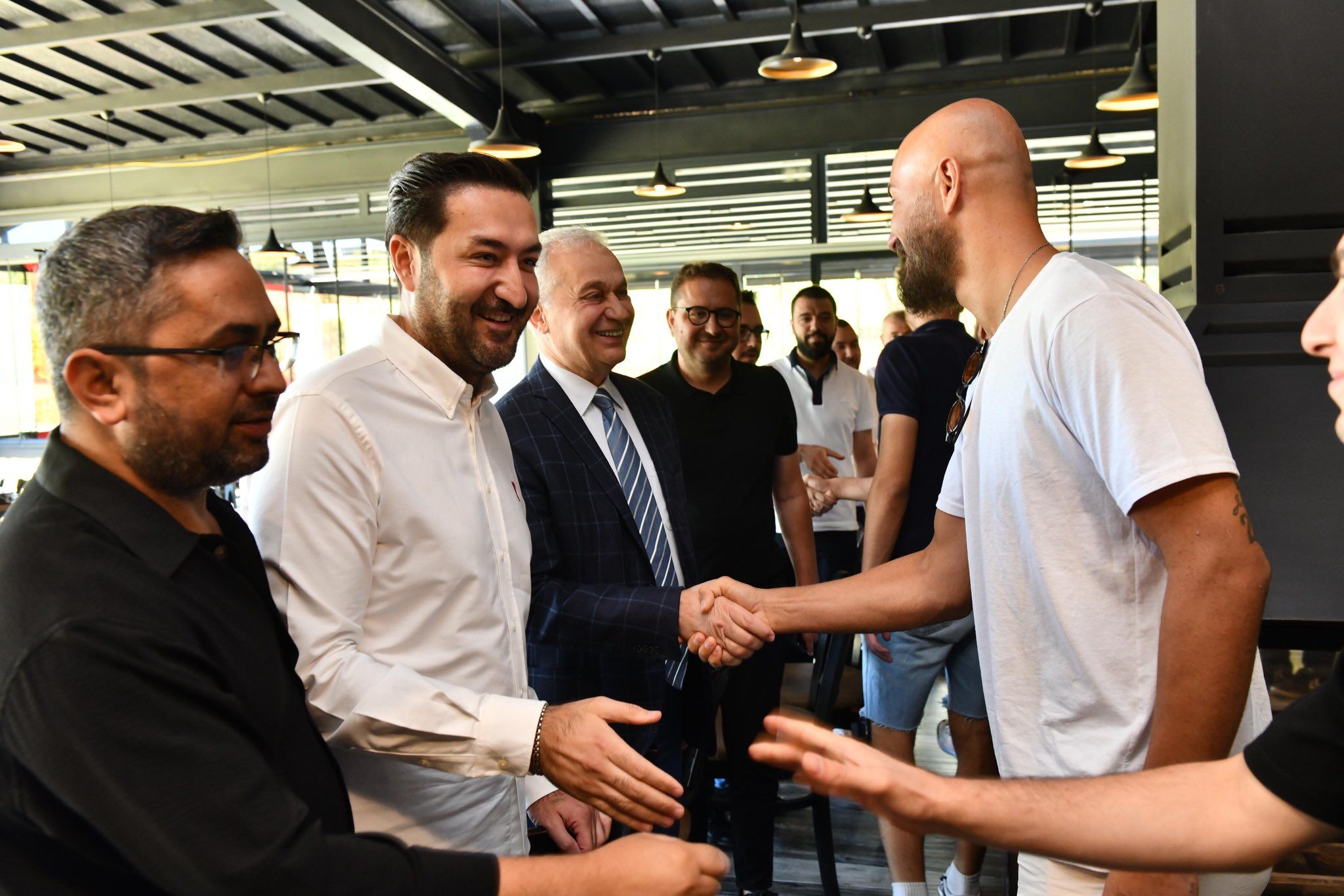 Gz Rn7Ey Xo A A V H Pw