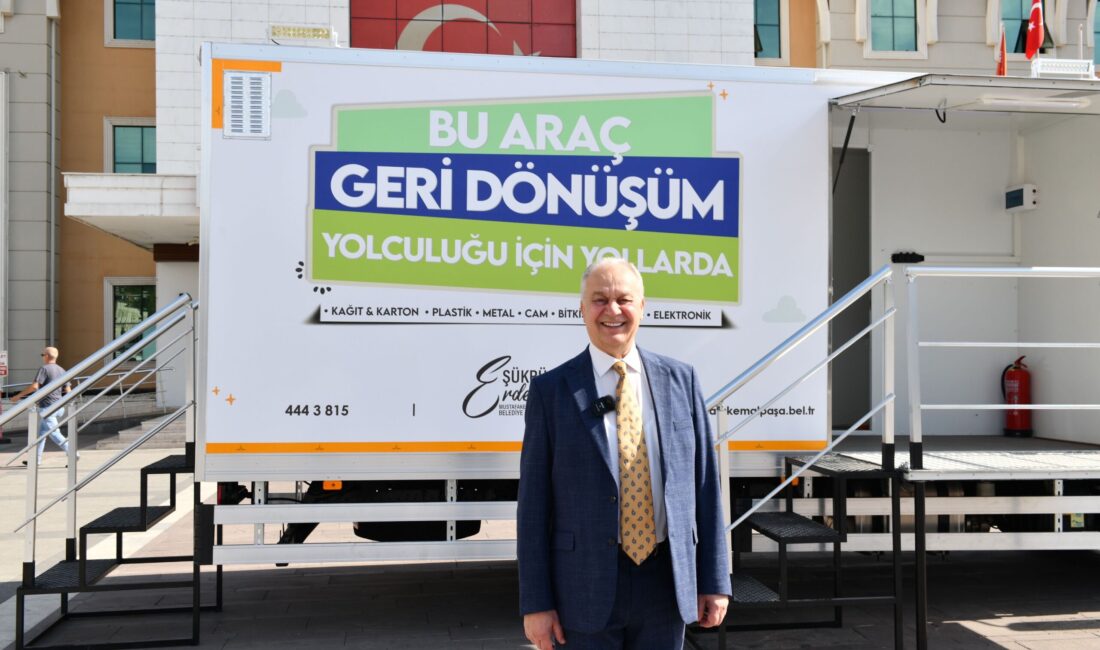 Mustafakemalpaşa Belediye Başkanı Şükrü Erdem, önceki dönemden kalan hibe araç