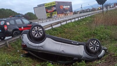 Terminal yakınlarında bir otomobil, sürücüsünün yolu kaçırarak yanlış yola sapması