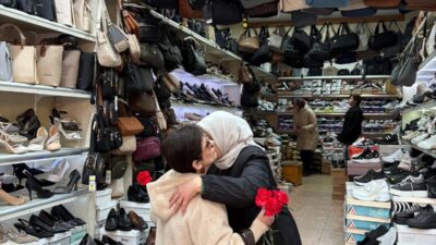 Anahtar Parti Mustafakemalpaşa İlçe Başkanlığı 8 Mart Kadınlar Gününde kadınlara